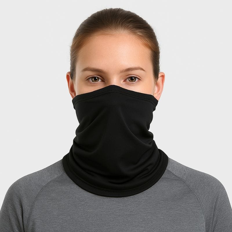 tour de cou anti UV sur une femme 