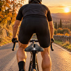 Cycliste sur route avec la selle R-3D