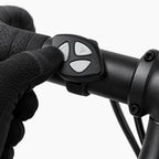 Télécommande des clignotants fixée au guidon