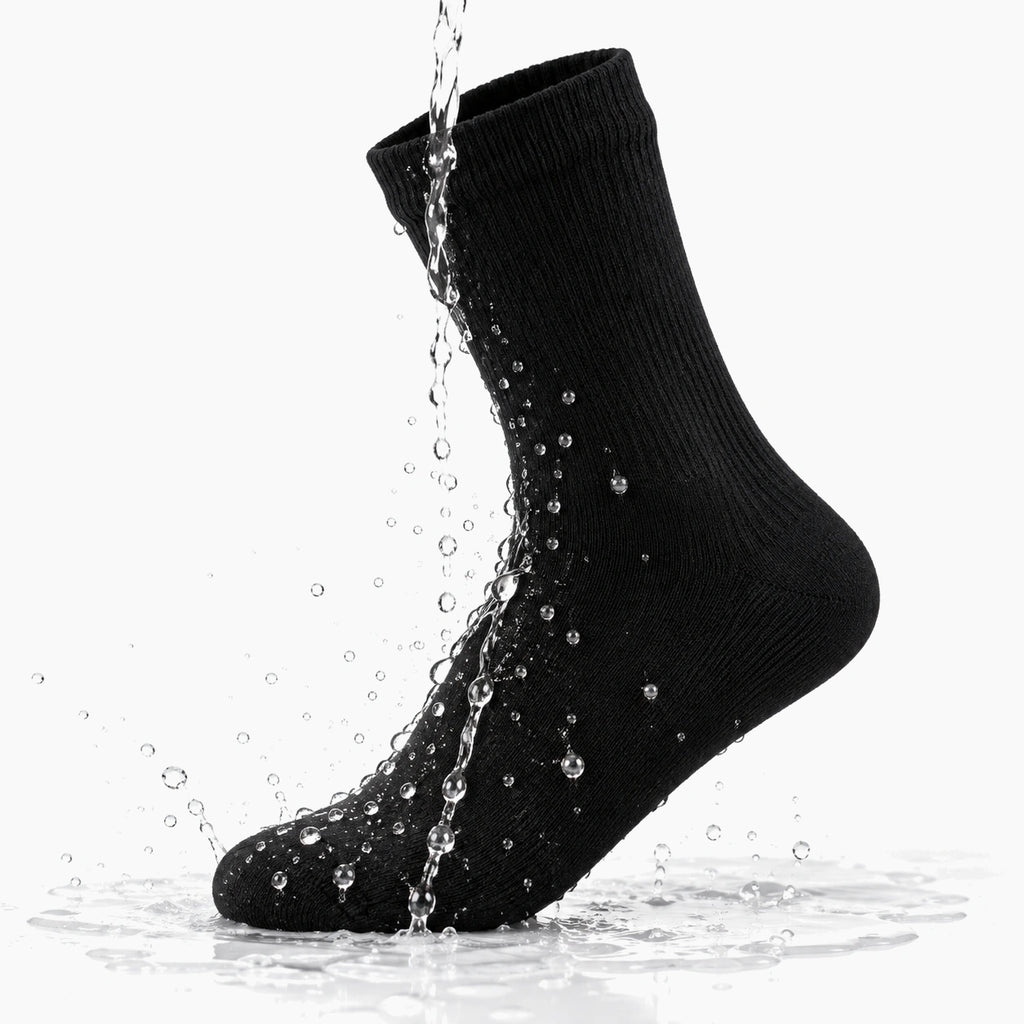 Chaussettes vélo imperméables : l'eau perle sur la membrane étanche