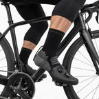 Chaussettes mérinos portées à vélo avec cuissard d'hiver