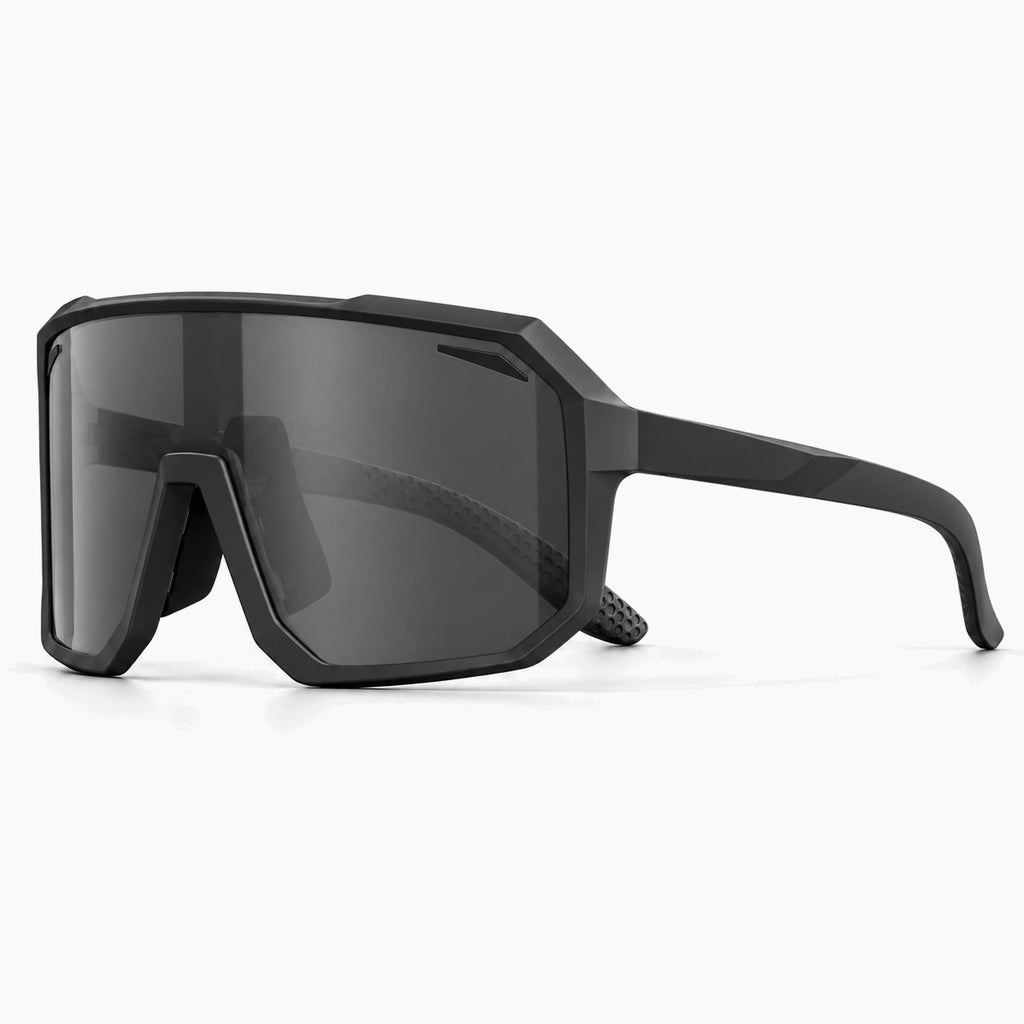 Lunettes vélo solaires noires, verre fumé, vue de trois-quarts