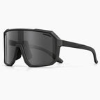 Lunettes vélo solaires noires, verre fumé, vue de trois-quarts