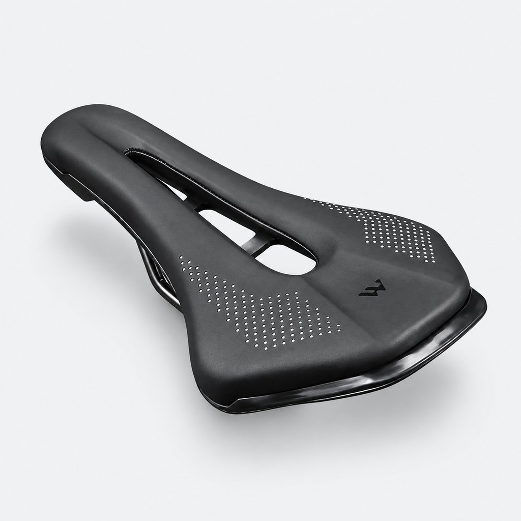Selle WEST BIKING — nez court, 150 mm — autre angle sur fond gris clair