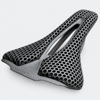 Selle GOLDIX P2024 — 3D, 140 mm — vue produit sur fond gris clair