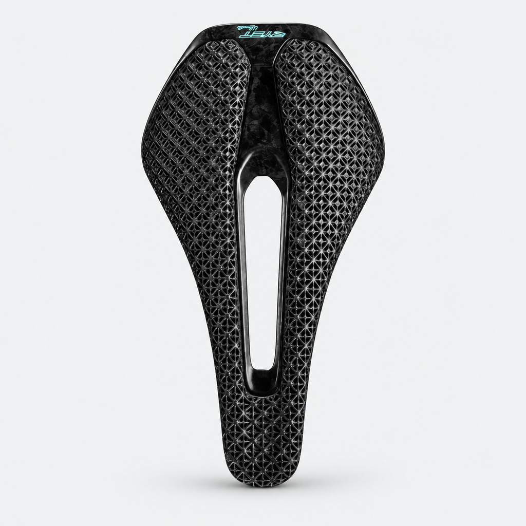 Selle RYET — carbone 240 mm, EVA ou 3D — autre angle sur fond gris clair